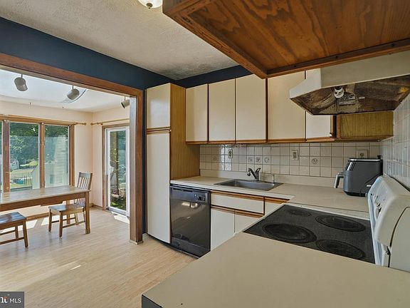4th image of 14 Ridge Rd