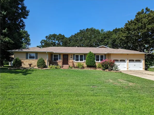 902 S High St, El Dorado Springs, MO 64744