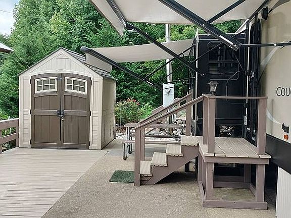 Entry w/ Deck & Stor. Bldg.