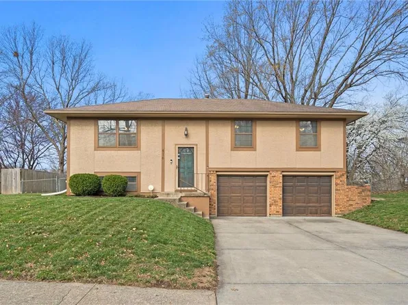 416 SE Lana St, Lees Summit, MO 64063
