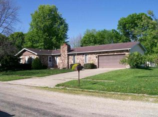 10 Whitler Ln, Altamont, IL 62411