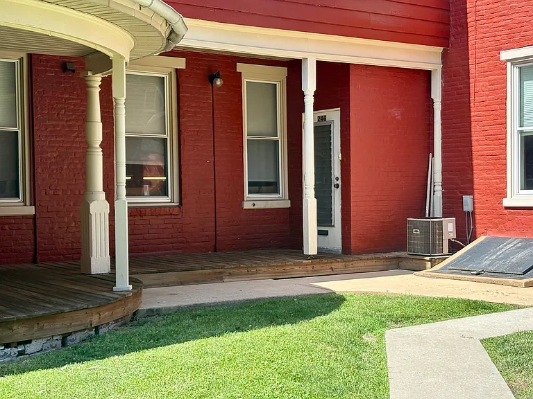 246-250 S Market St — Photo 5