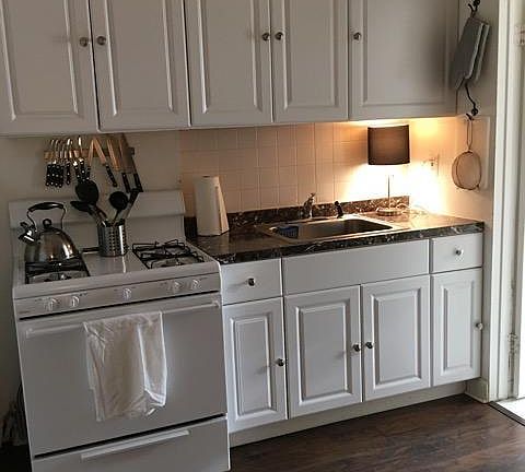 4th image of 1946 N Wilmot Ave #2R