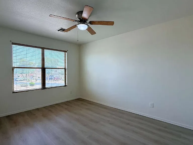 571 E Reflection Pl — Photo 14