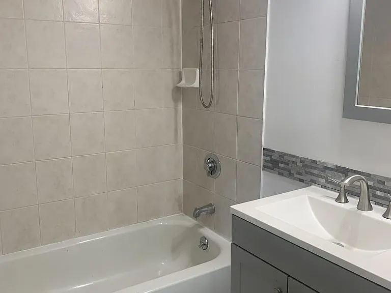 17 Mersereau Ave — Photo 6