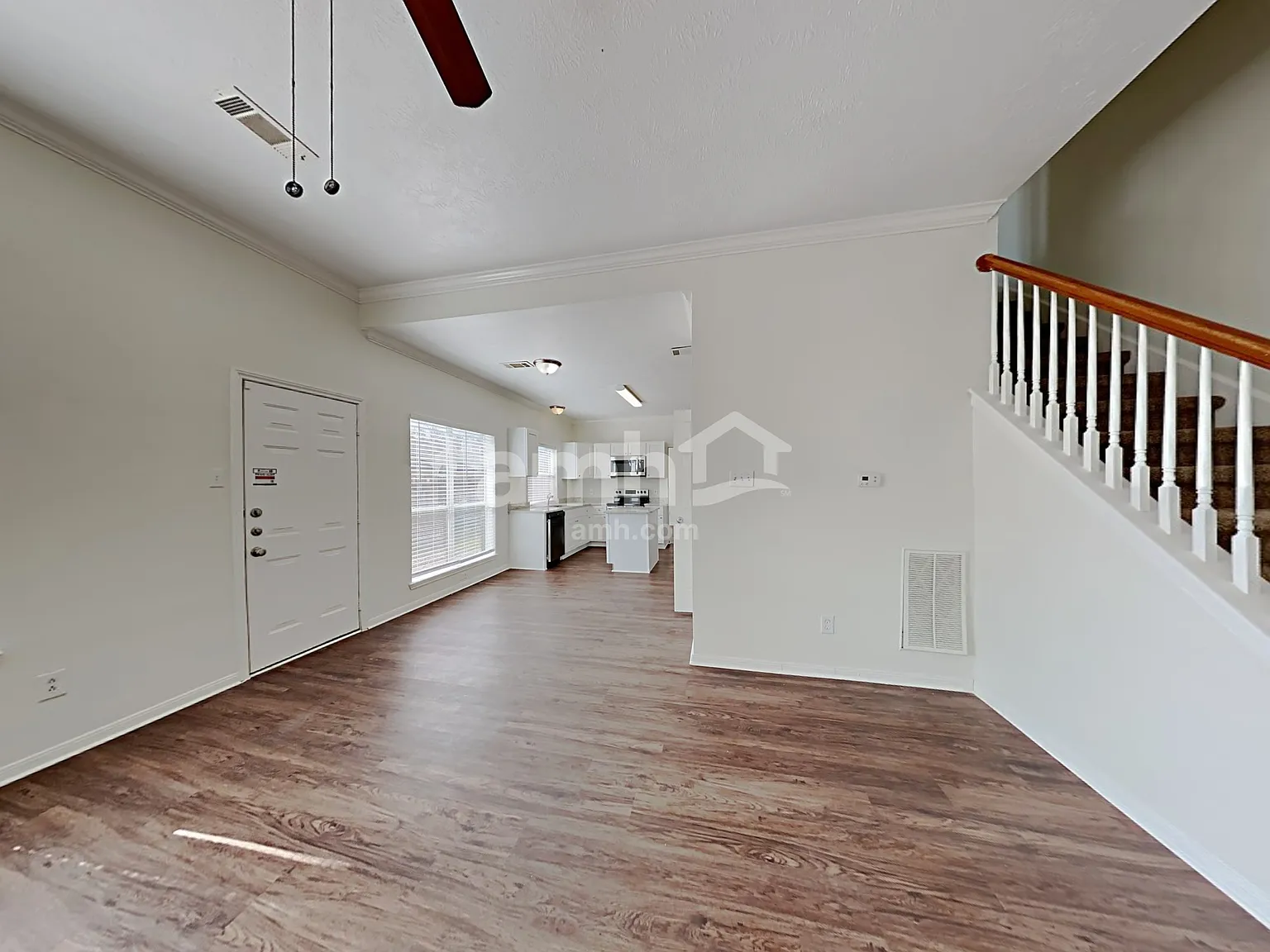4 bed, 2.5 bath, 2435 sqft, $2,260 — Photo 4