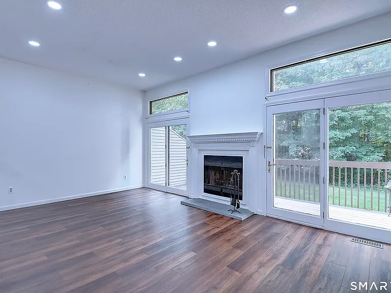 1308 Mill Pond Dr — Photo 8