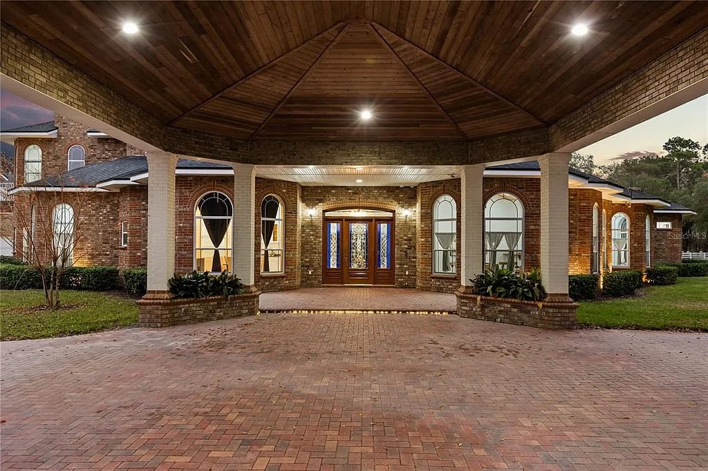 8 bed, 6.5 bath, 10515 sqft, $12,000 — Photo 3
