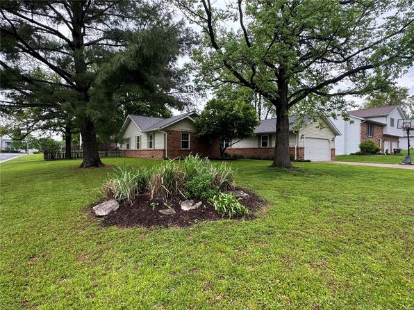 1005 Arlington Dr, Columbia, IL 62236