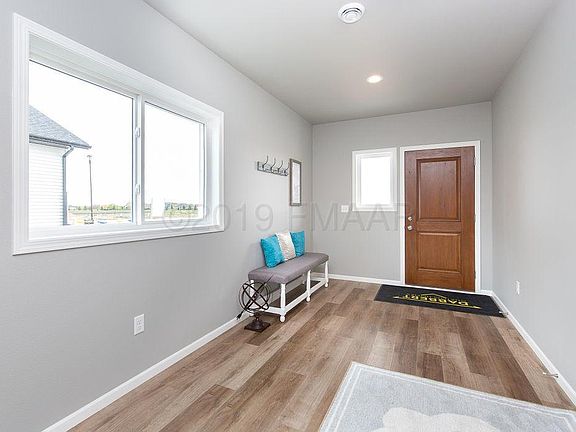 3rd image of 913 Ashley Dr W