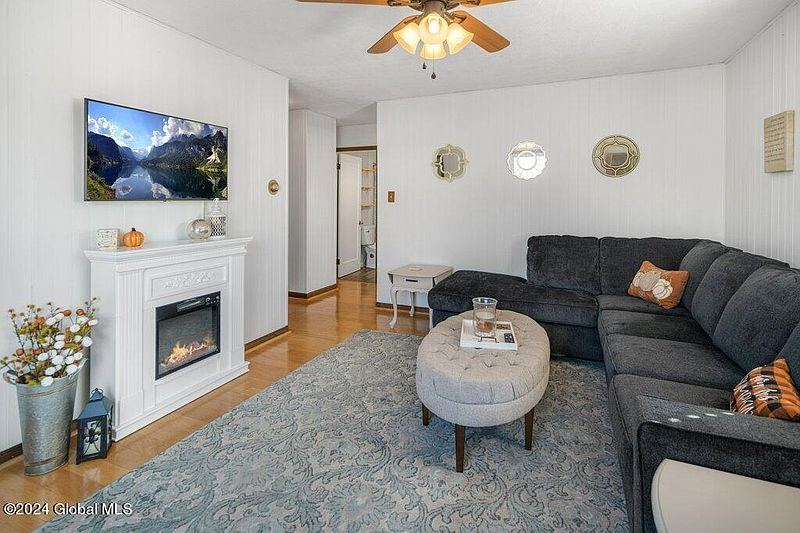 3rd image of 34 Dott Avenue