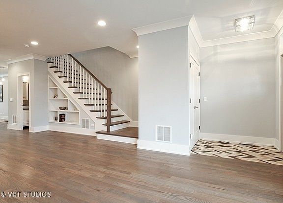 3rd image of 5026 N Keeler Ave