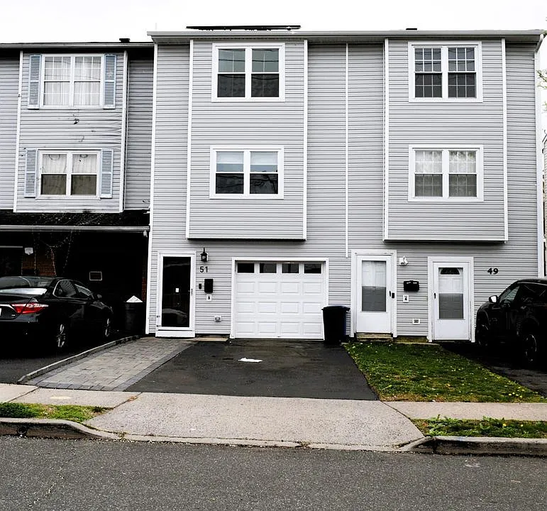 51 Larch St