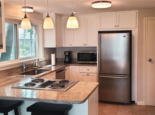 1 Cozzens Ct, Newport, RI 02840