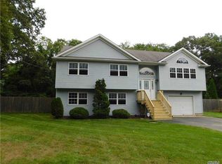 109 Mount Sinai Coram Rd, Coram, NY 11727