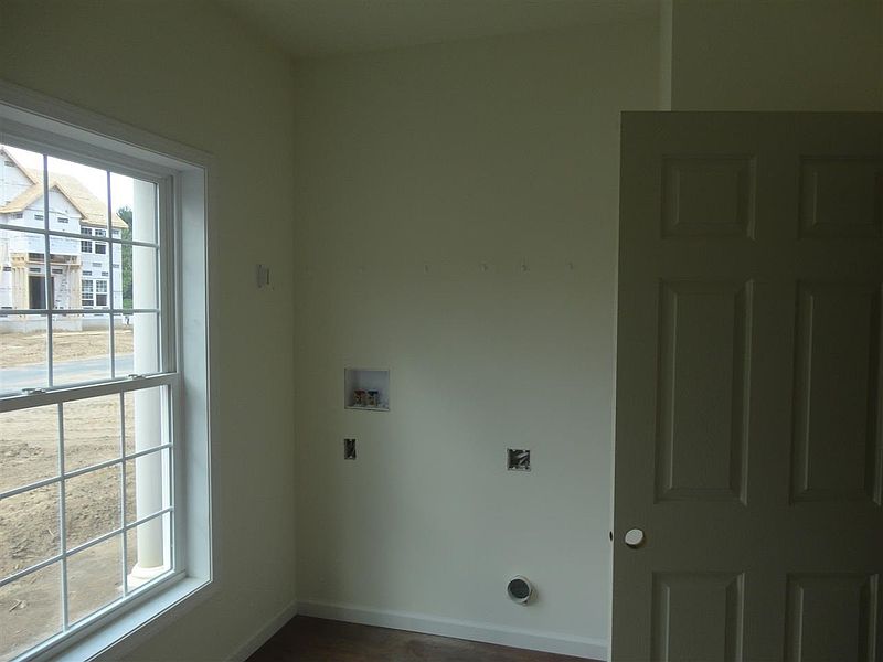 5th image of 39 MAIDEN Lane