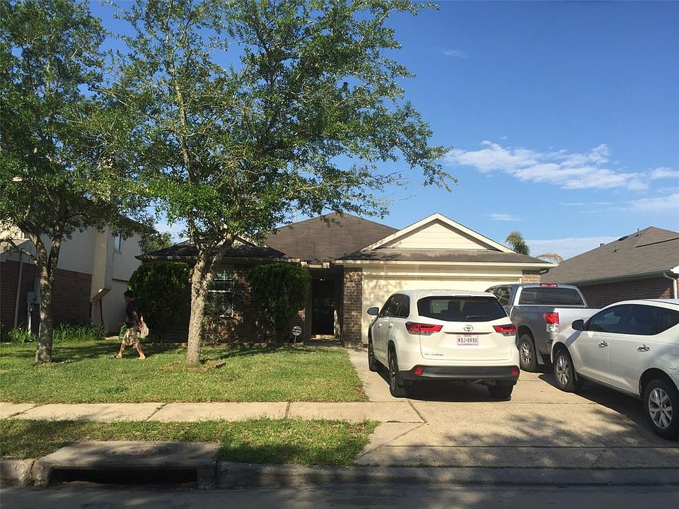 1st image of 144 Bristol Bend Ln