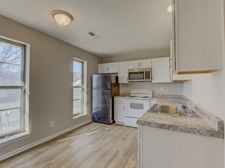 442 N Shiloh Ave — Photo 7