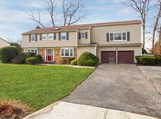 20 Fox Hollow Rd, East Setauket, NY 11733