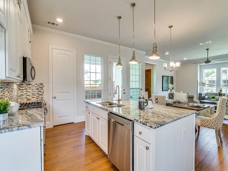 711 Mulberry Ct — Photo 4
