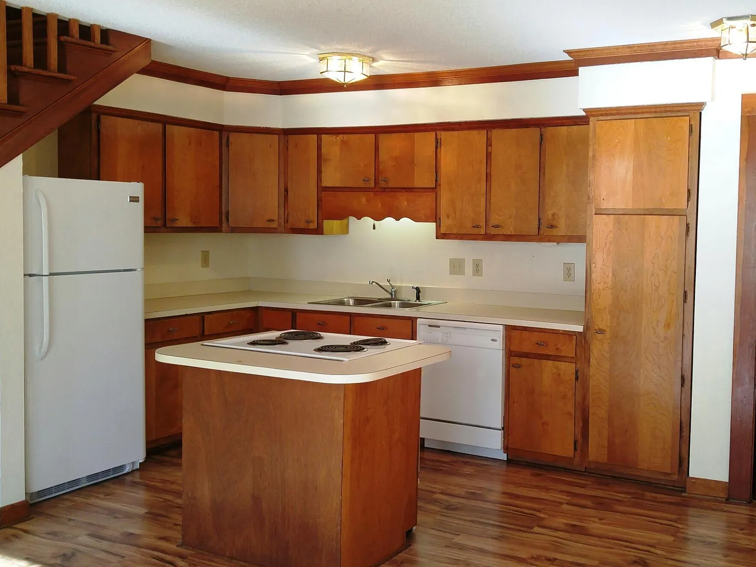 3 bed, 2.5 bath, 1600 sqft, $1,485 — Photo 3