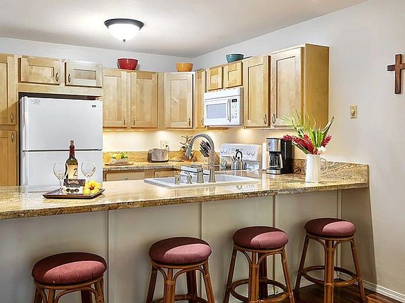 3rd image of 68-3840 Lua Kula St APT F100