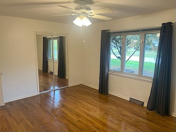 4th image of 1343 W 54th St