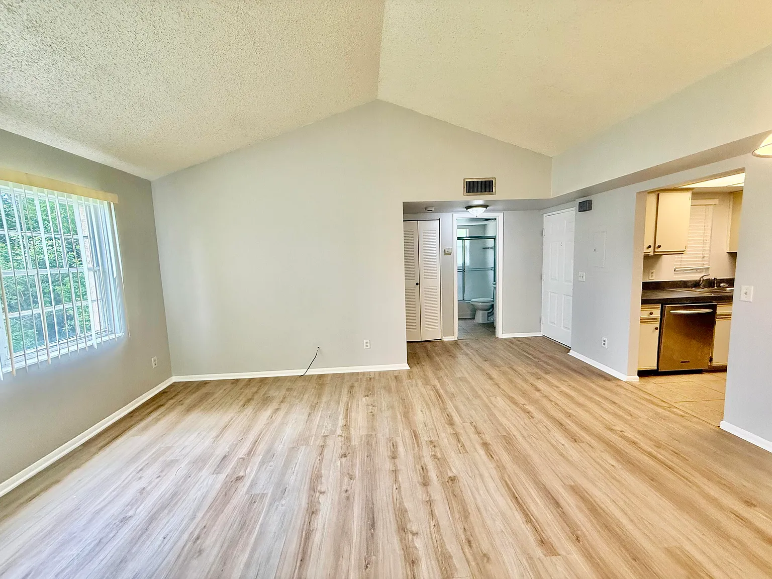 2 bed, 2.0 bath, 874 sqft, $1,700 — Photo 4