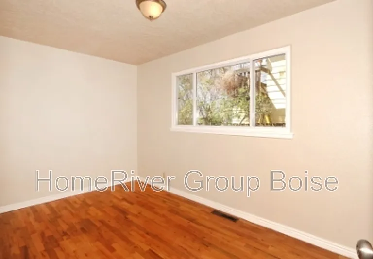 919 N Riviera Dr — Photo 8
