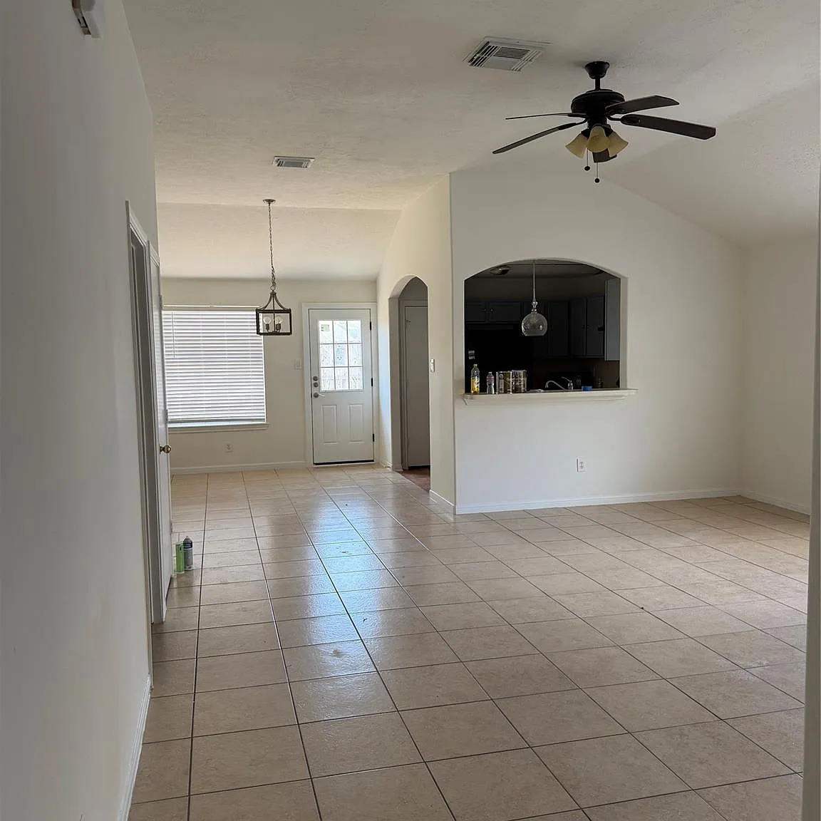 3 bed, 2.0 bath, 1284 sqft, $1,750 — Photo 2