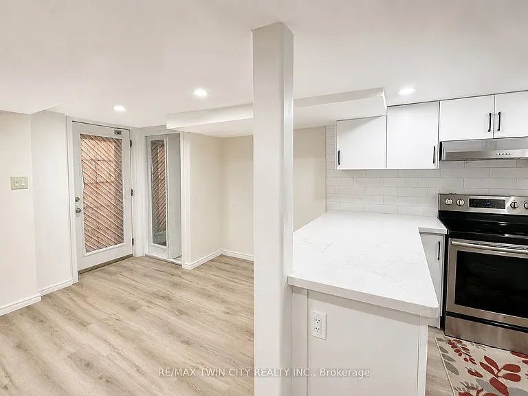 166 Ladyslipper Dr #BASEMENT — Photo 9