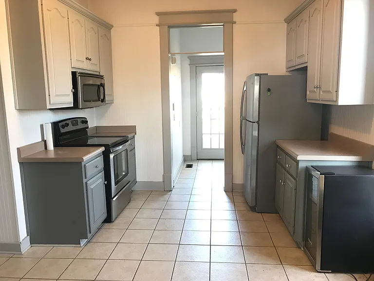 1415 Douglas Ave — Photo 4