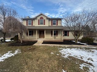 2450 Waynesburg Dr SE, Canton, OH