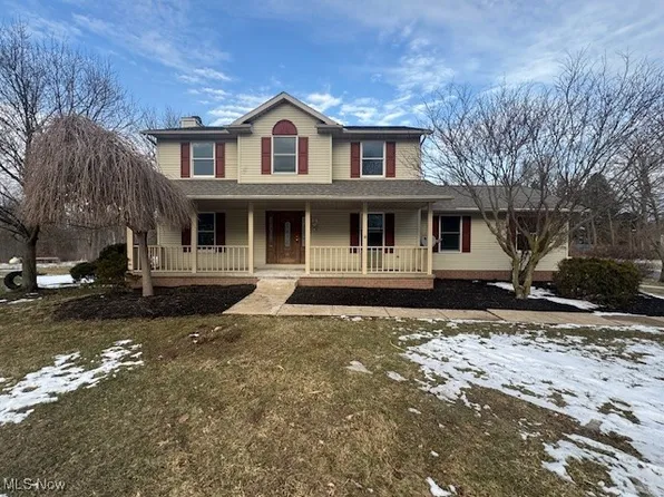 2450 Waynesburg Dr SE, Canton, OH 44707