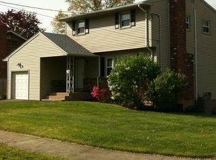 106 Cardo Rd, Hamden, CT 06517