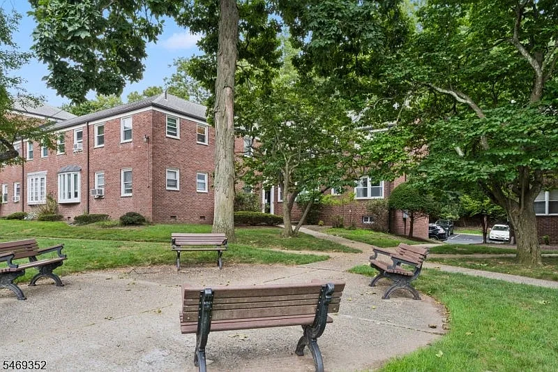 2 bed, $2,300 — Photo 1