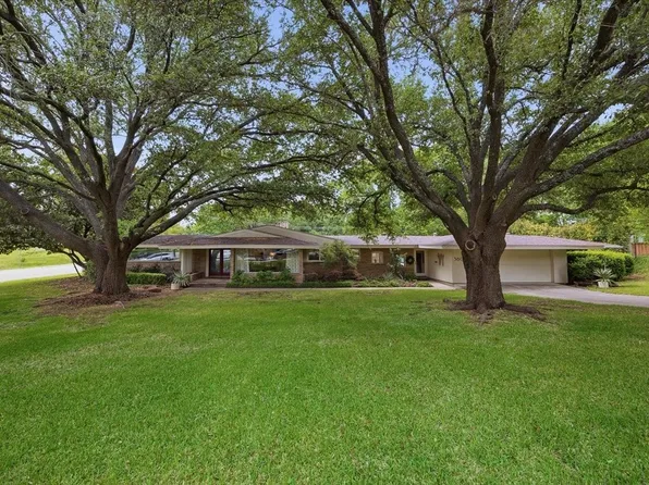 3601 Encanto Dr, Fort Worth, TX 76109