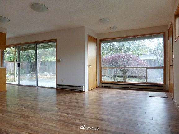 2nd image of 2206 Westlake Drive SE