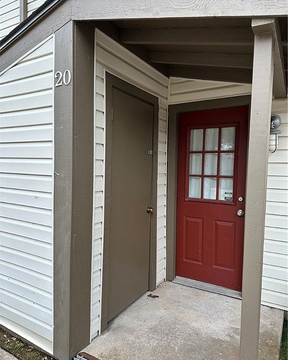 1st image of 2411 De Lee St APT 20