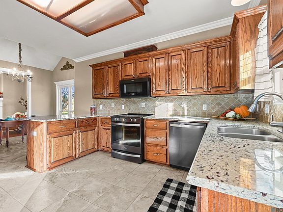 4th image of 36450 Stanton Hall Ave