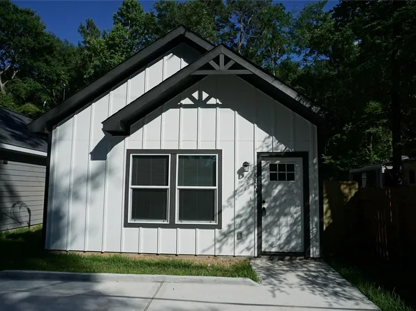 9864 Arbor Oak St, Willis, TX 77318