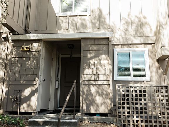 2nd image of 1271 Valley Oak Ct APT B