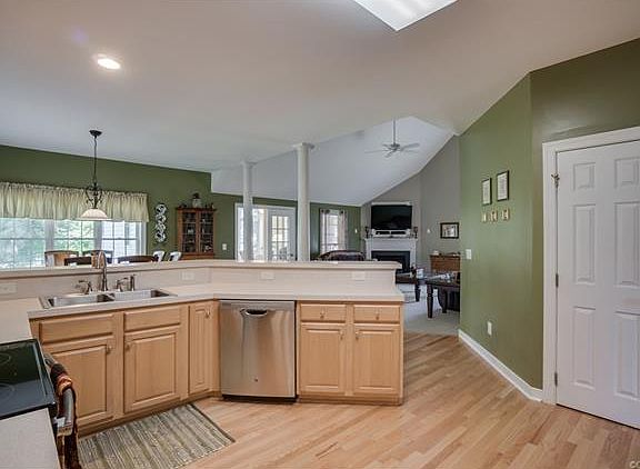 3rd image of 9362 Summer Oak Dr