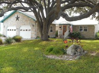 225 Starboard Ave, Rockport, TX 78382