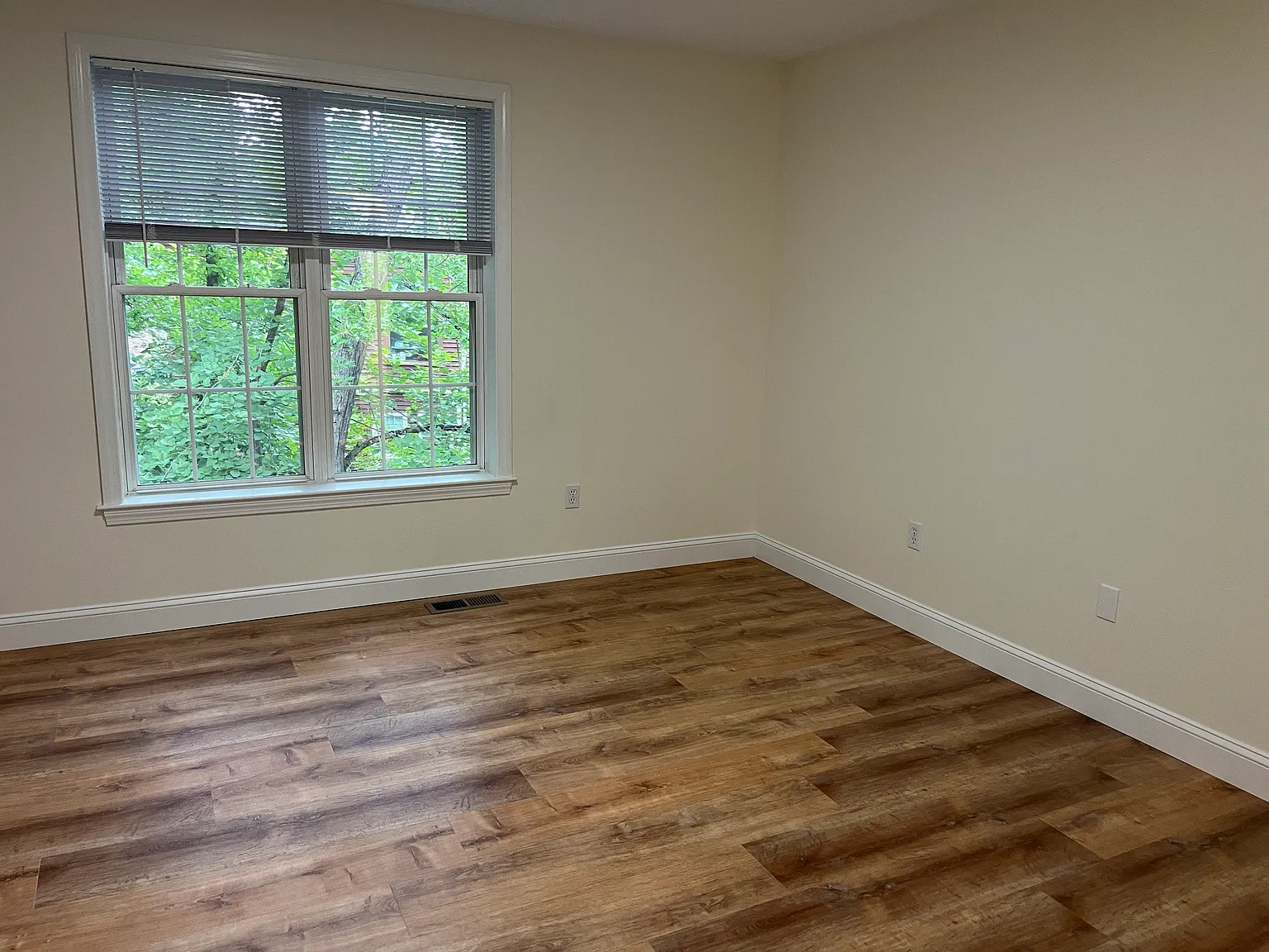 2 bed, 1.5 bath, 1140 sqft, $2,200 — Photo 2