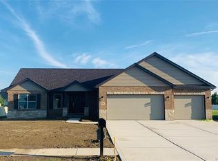 9726 Quapaw Ct, Mascoutah, IL 62258