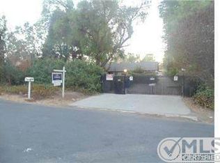 6055 Shirley Ave, Tarzana, CA 91356