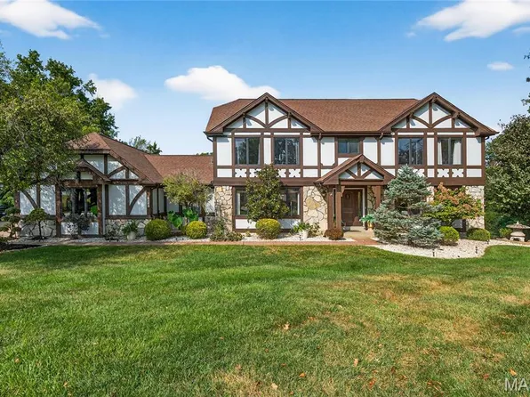 612 Corley Ct, Chesterfield, MO 63017