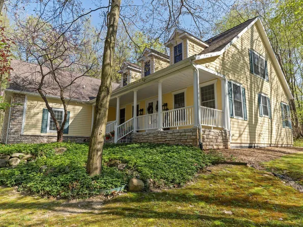 1720 Stonecreek Dr, Niles, MI 49120