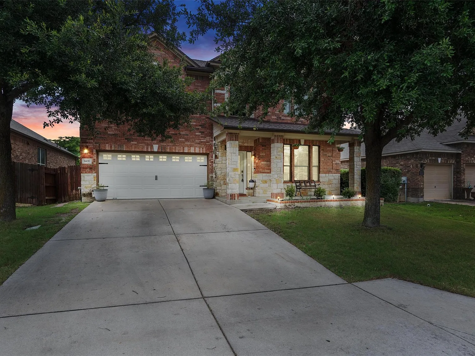 4 bed, 2.5 bath, 2804 sqft, $2,450 — Photo 2